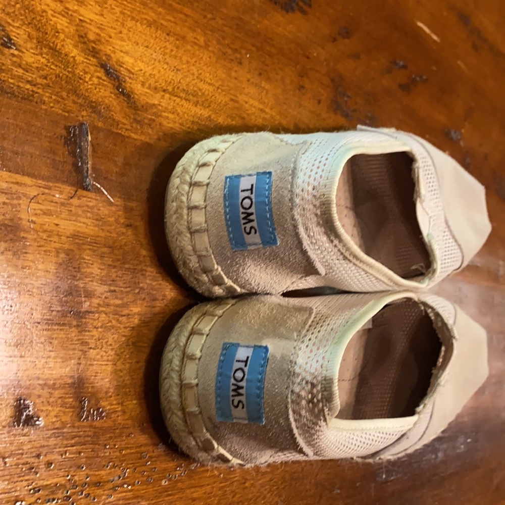 TOMS - Picture 3 of 4